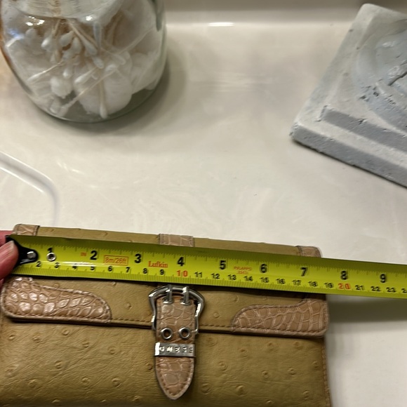 Women’s Guess leather wallet. - Picture 10 of 12